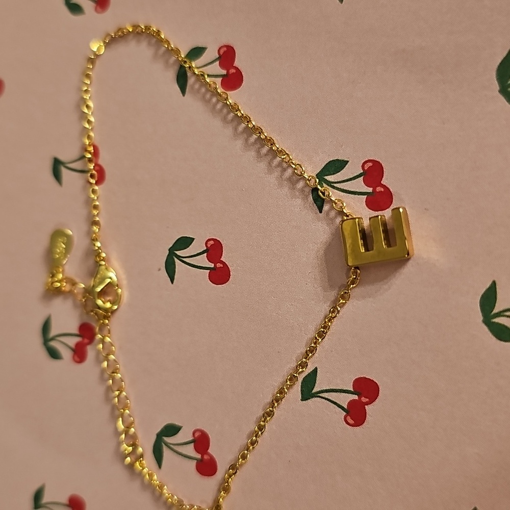 S925 Gold Initial E Bracelet - Picture 4 of 4